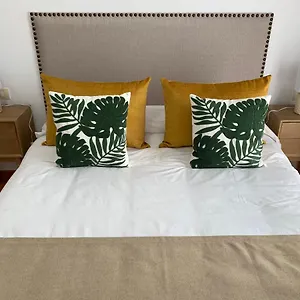 https://apartamentos-los-catorce-el-hierro.in-canary-islands.com
