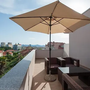 Natalie Apartman